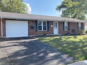 Building Photo - 3 Bedroom, 1 Bath Ranch Home w/Attached 1 ...