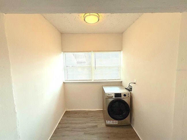 Building Photo - 10288 Turkey Lake Rd