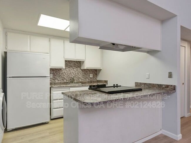 Building Photo - 5047 Sparrow Ct