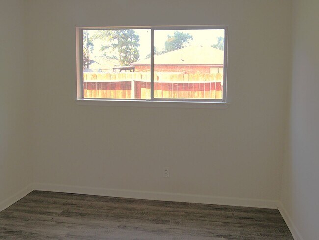 Building Photo - Conveniently located Atascocita Area Home