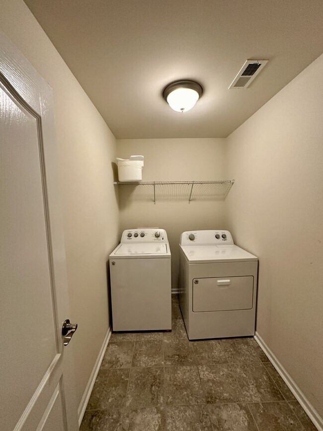 Building Photo - Beautiful, Well Kept, Townhouse in Popular Bridgemill