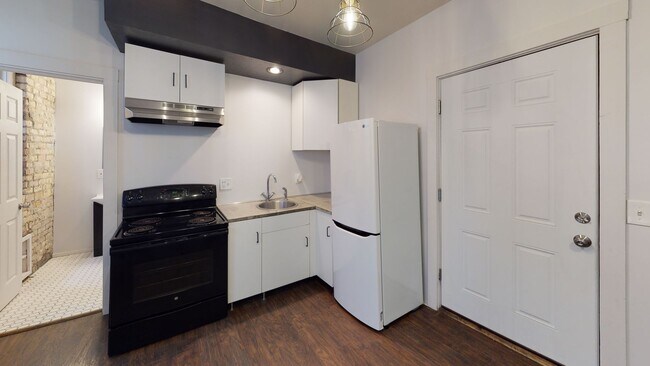 Building Photo - 108 S Hosmer St