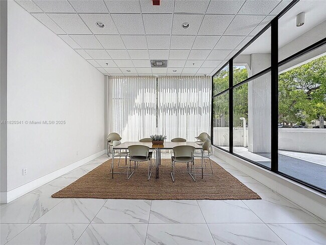 Building Photo - 911 E Ponce De Leon Blvd