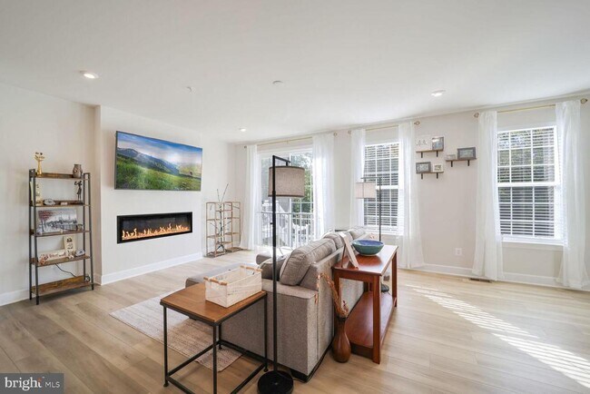 Building Photo - 10864 Foxtrot Cir