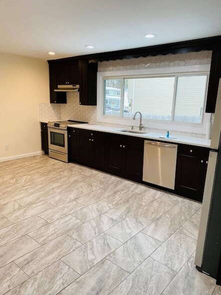 Building Photo - 75 Elm Ave