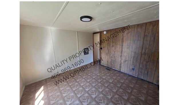 Building Photo - 3955-3956 BLUEBIRD MOBILE CT