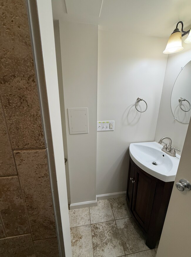 Building Photo - 6711 Park Hall Dr