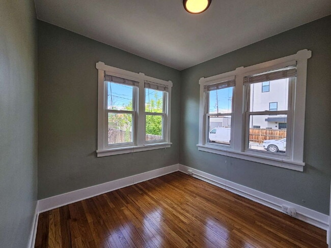 Building Photo - Stylish 3-Bed 2-Bath Home in West Colfax