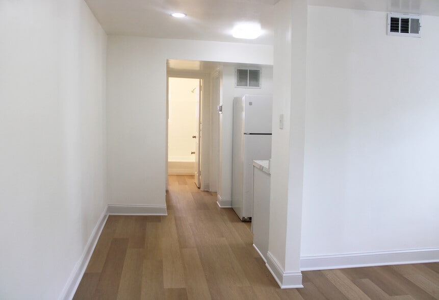 Hallway - 1243 16th St NE
