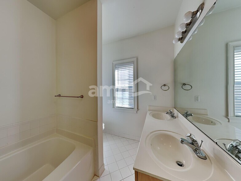 Building Photo - 6111 Creft Cir