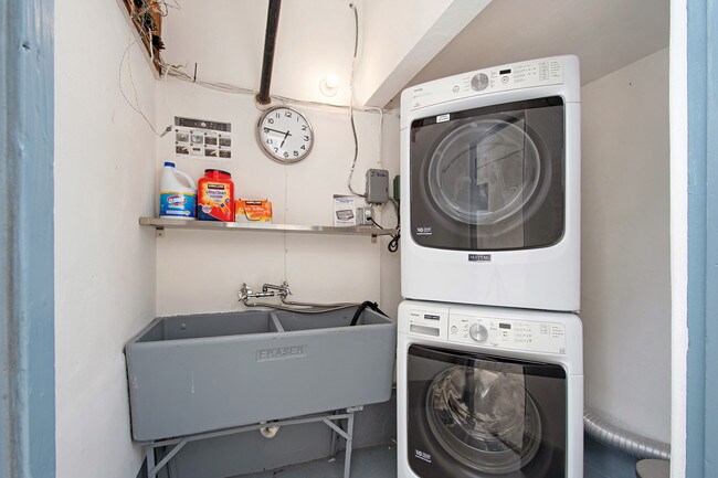 Building Photo - 1059 Grand Ave