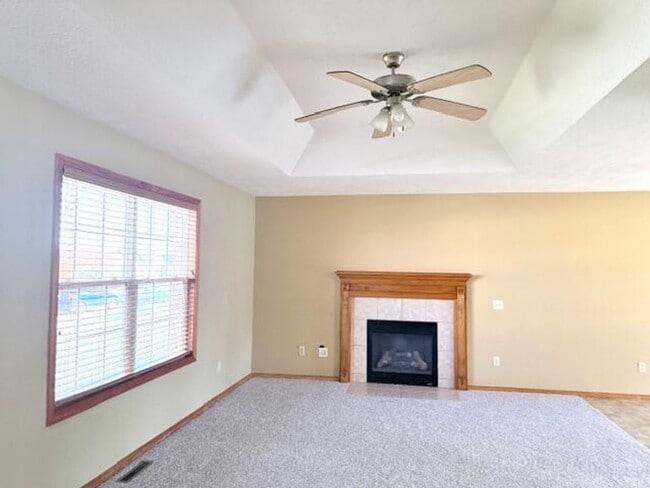 Building Photo - Ozark 3 Bed / 2 Bath with Community Amenities