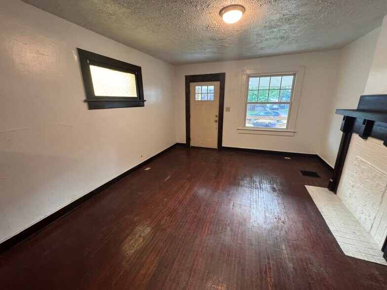 Building Photo - 1098 Miller Ave