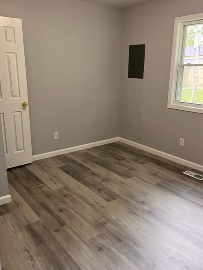 Building Photo - 2 Bedroom Duplex