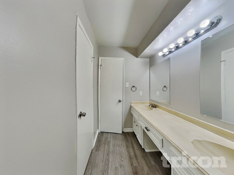 Building Photo - 2307 Hilton Head Dr