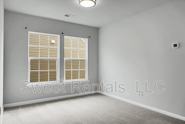 Building Photo - 210 Daniels Creek Cir