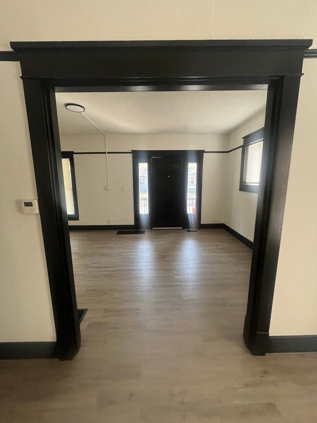 Building Photo - Gorgeous 3 bedroom fully renovated house!