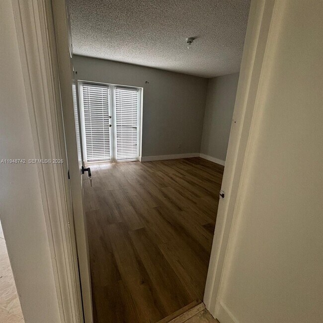 Building Photo - 9752 SW 145th Pl