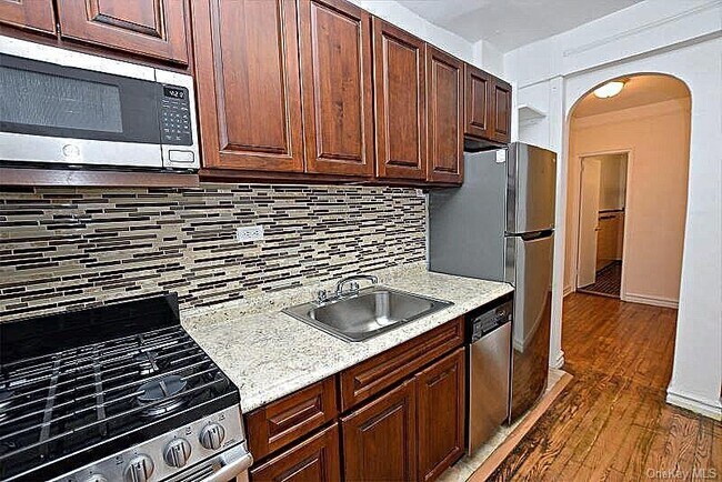 Building Photo - 41-30-41-46 46th St