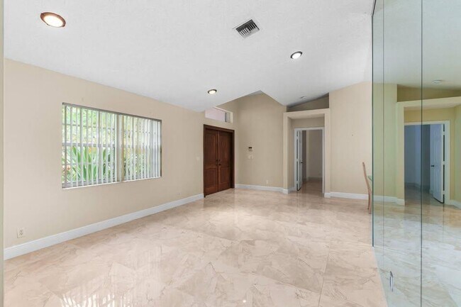 Building Photo - 4806 S Lee Rd