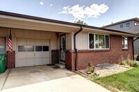 Building Photo - Lakewood! Walk to Belmar Town Center 3 bed...