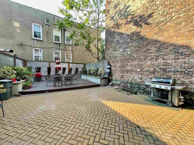 Building Photo - 388 Baldwin Ave