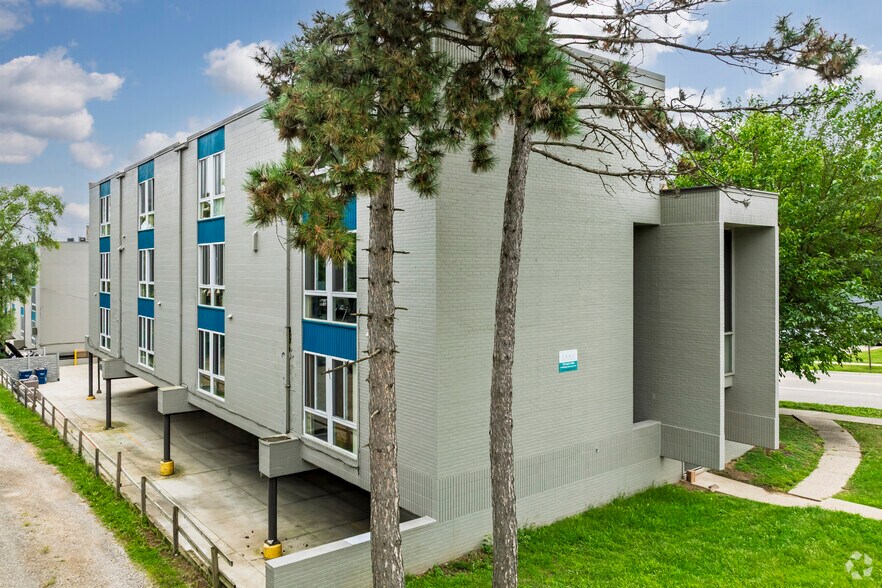 Primary Photo - Tradewind Apartments