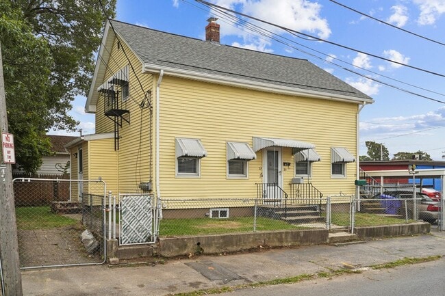 Building Photo - 23 Slade St