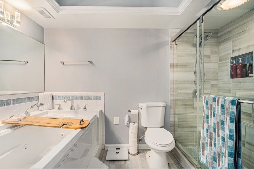 Building Photo - 3813 Paces Ferry W