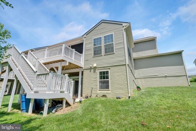 Building Photo - 8008 Hubble Dr