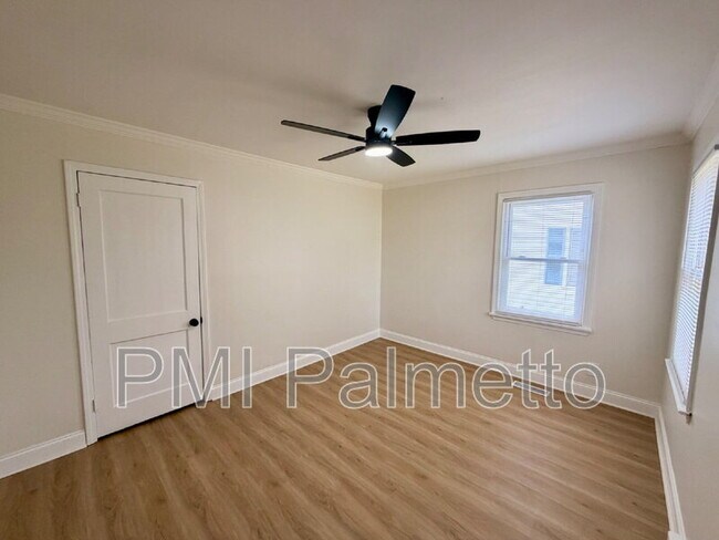 Building Photo - 725 Brooks Ave