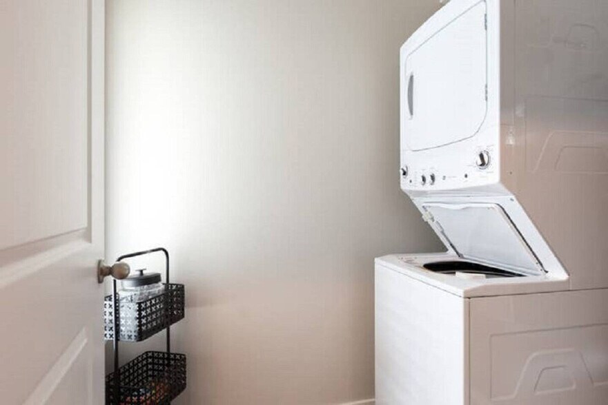 Building Photo - 3109 6th Ave