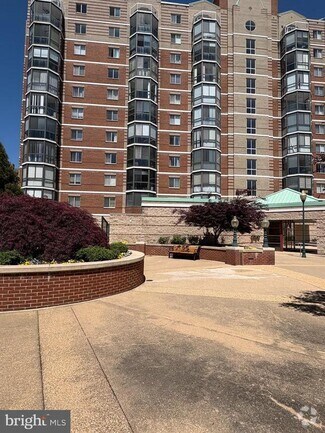 Building Photo - 24 Courthouse Sq