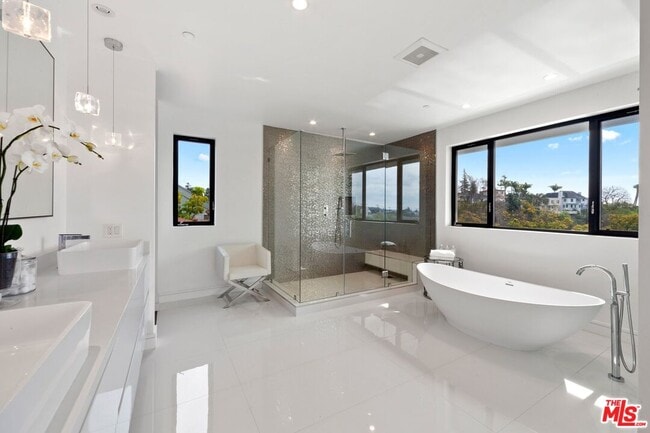 Building Photo - 2030 Talmadge St