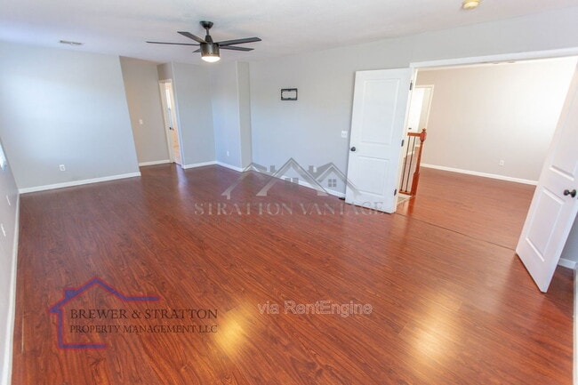 Building Photo - 2102 E Spruce Dr