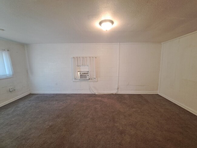 Building Photo - Recently Renovated 3BR/1BA Home!