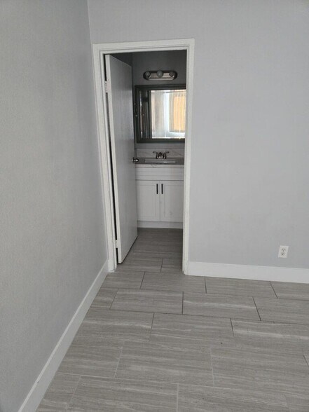 Building Photo - 33 Gold Bar Ct