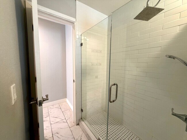Building Photo - 3056 Crescent Way