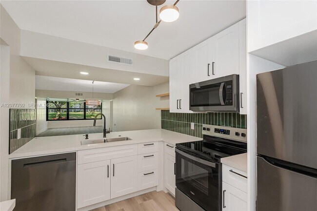 Building Photo - 1709 Whitehall Dr