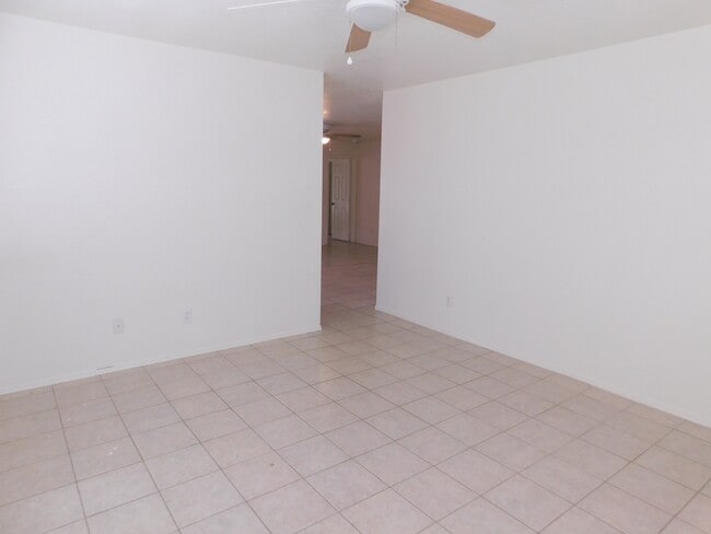 Building Photo - 3 BEDROOM HOME IN OCOTILLO!