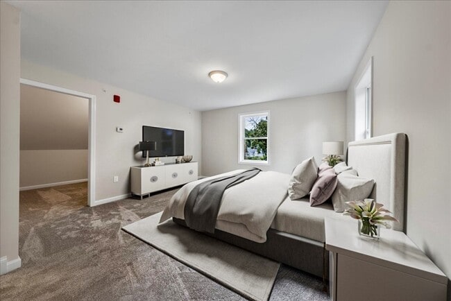 Building Photo - 62 N Main St