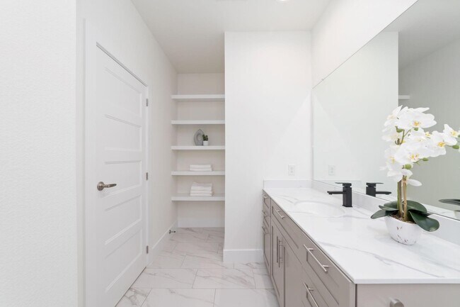 Building Photo - 11923 N Hoa Sen Cir