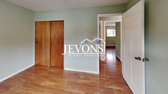 Building Photo - $1,000 Rent Credit if move-in occurs befor...
