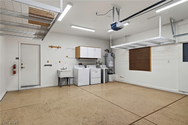Building Photo - 2118 Desert Woods Dr