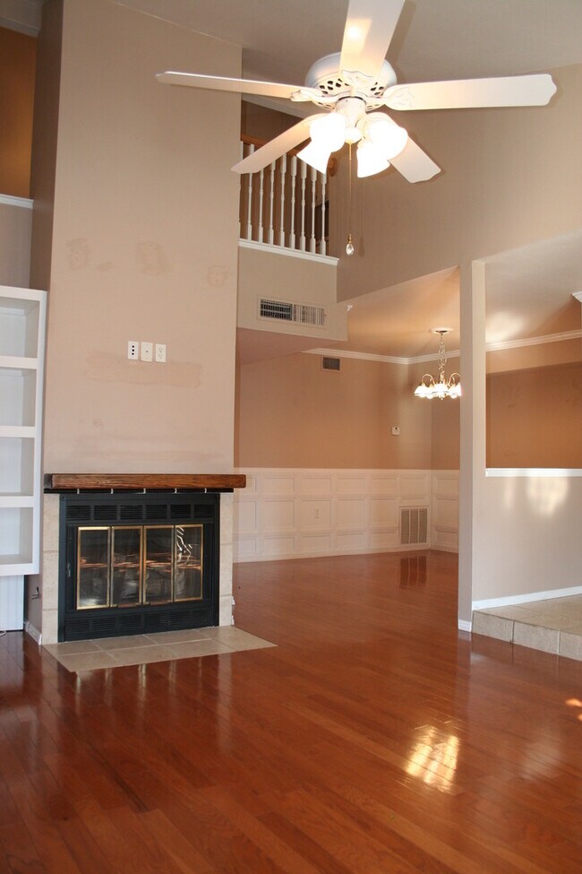 Building Photo - 5500 Lennox Ave