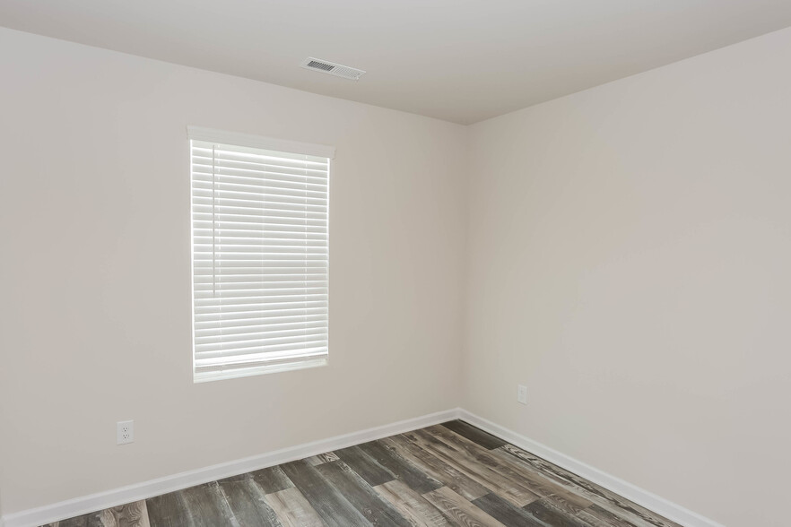 Building Photo - 105 Dogwood Village Trl