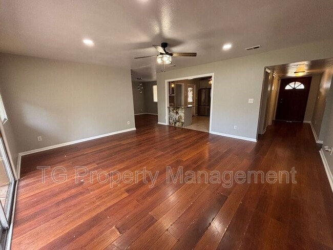 Building Photo - 1355 Lamanto Ave E