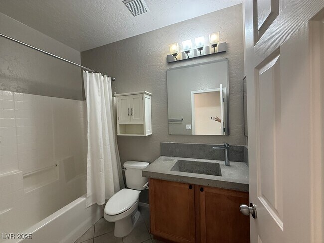 Building Photo - 2739 Mintlaw Ave