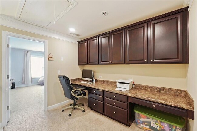 Building Photo - 915 Elmsbrook Ln