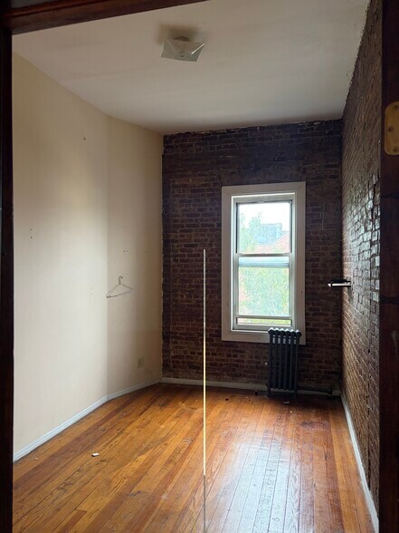Building Photo - 623 Wilson Ave